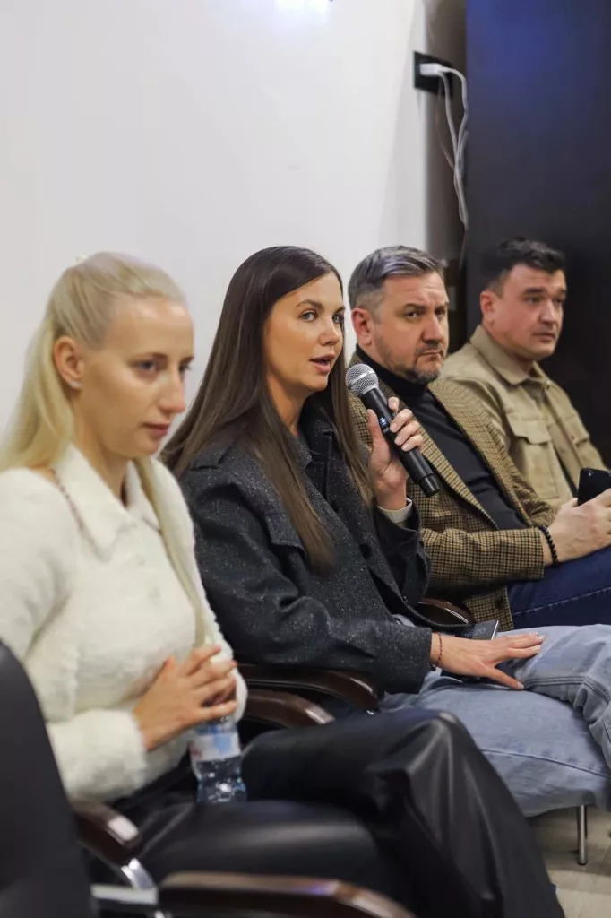 Обсуждение участников